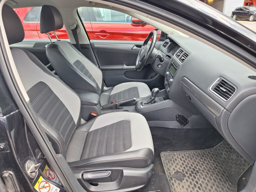 Volkswagen Jetta 2011 Musta
