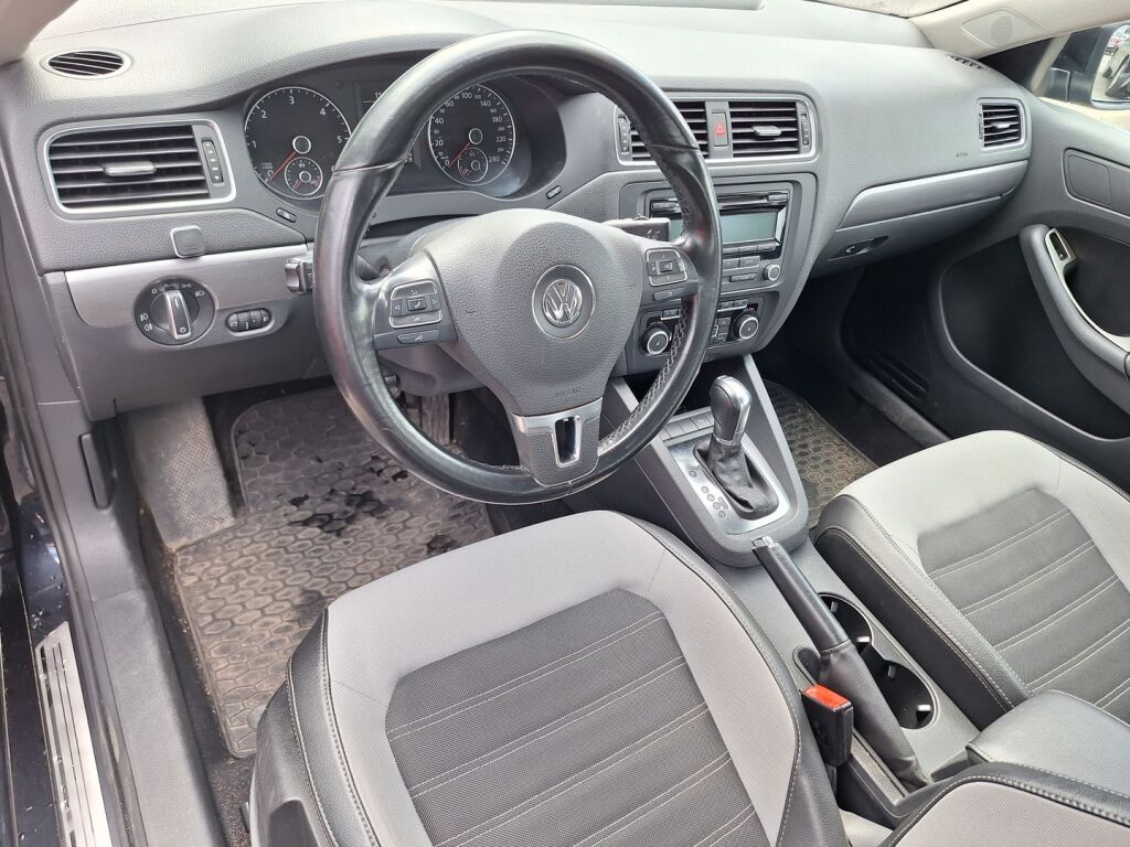 Volkswagen Jetta 2011 Musta