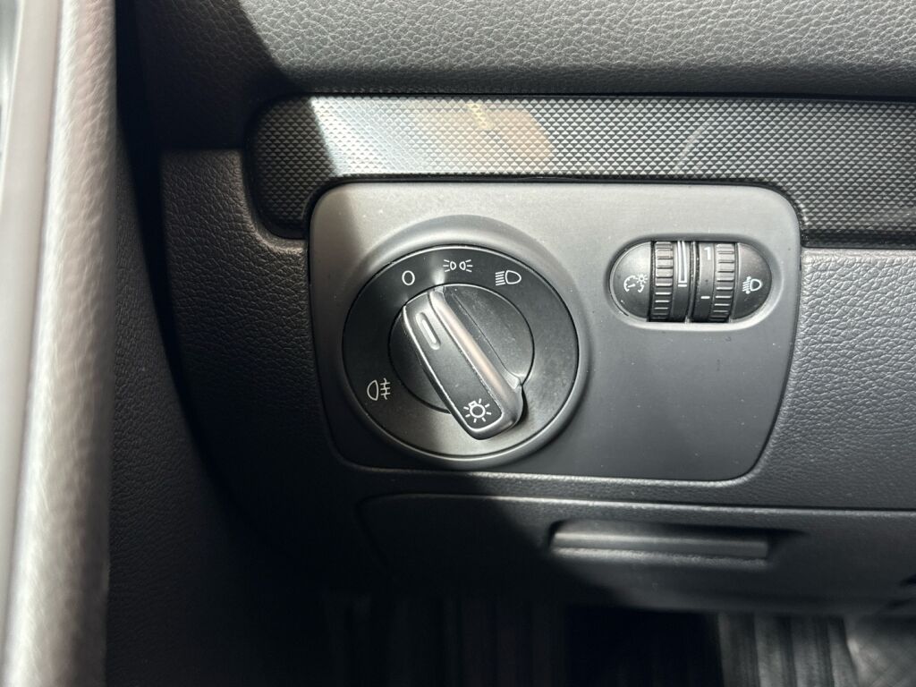 Volkswagen Golf 2011 Sininen