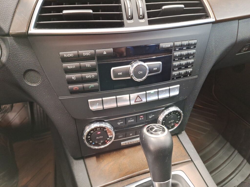 Mercedes-Benz C 2011 Valkoinen