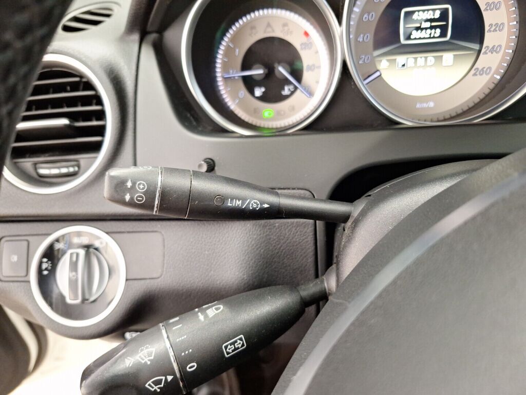 Mercedes-Benz C 2011 Valkoinen