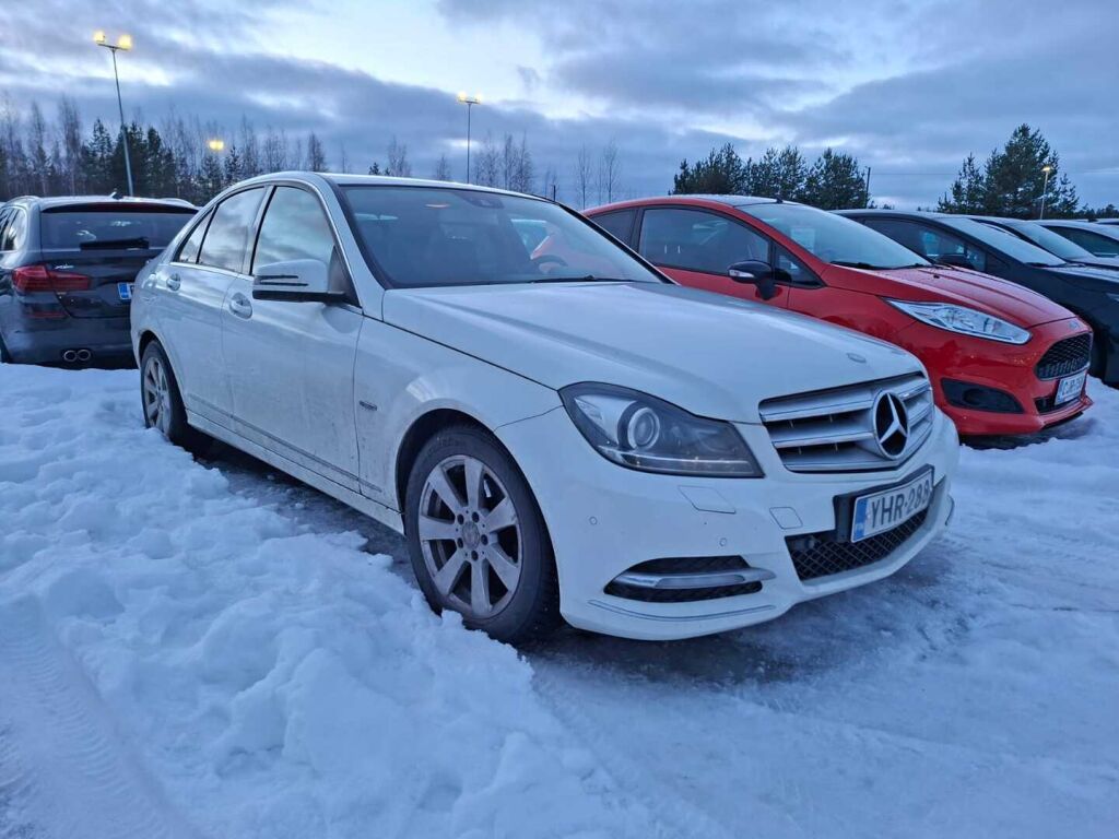Mercedes-Benz C 2011 Valkoinen