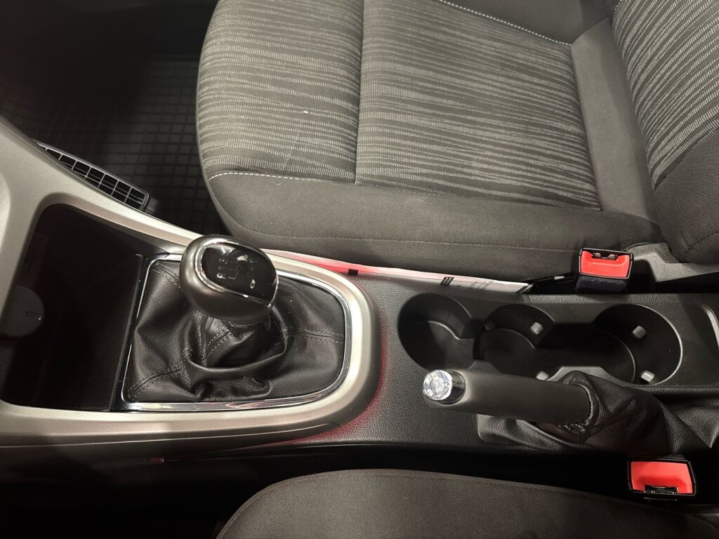 Opel Astra 2012 Punainen