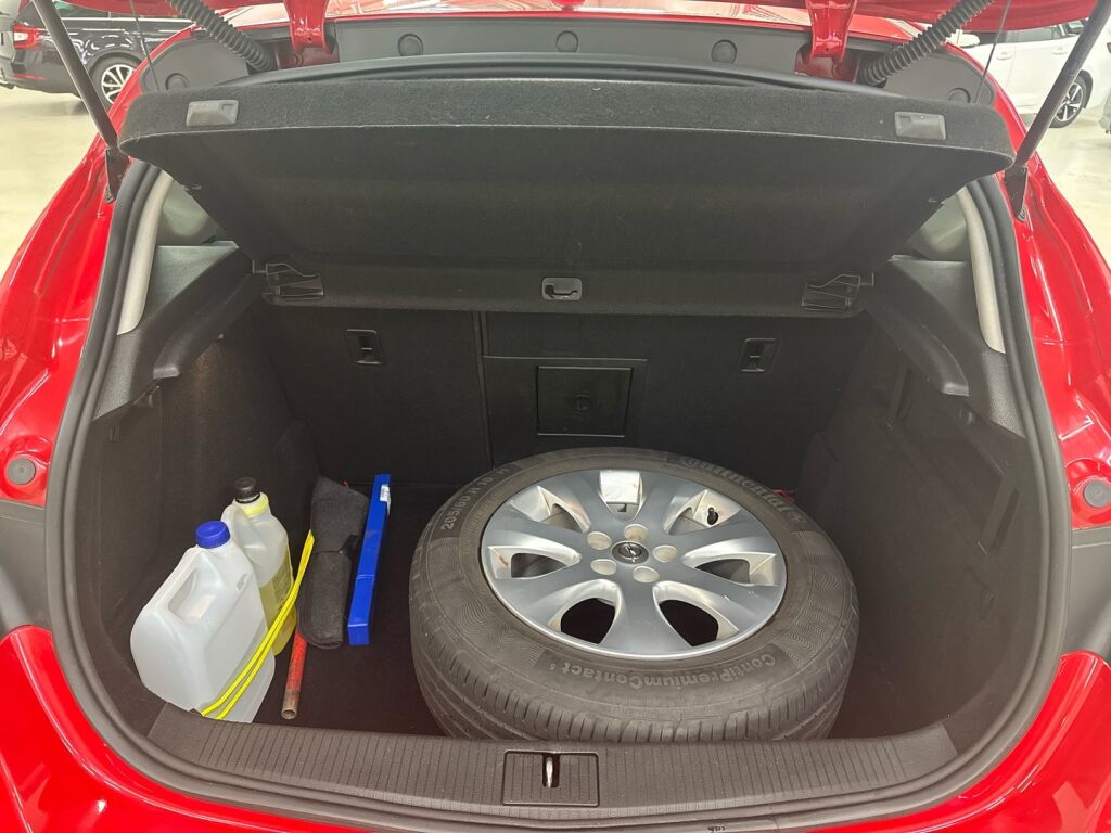 Opel Astra 2012 Punainen