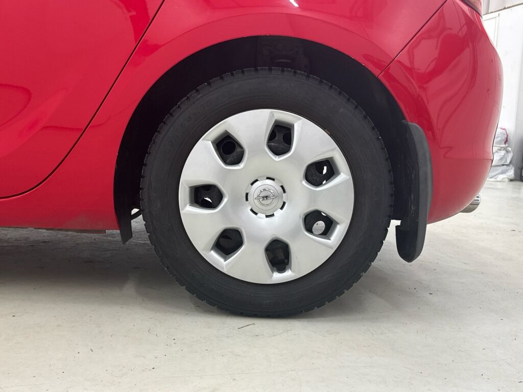 Opel Astra 2012 Punainen