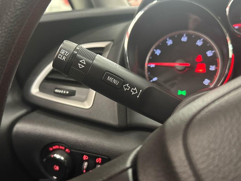 Opel Astra 2012 Punainen