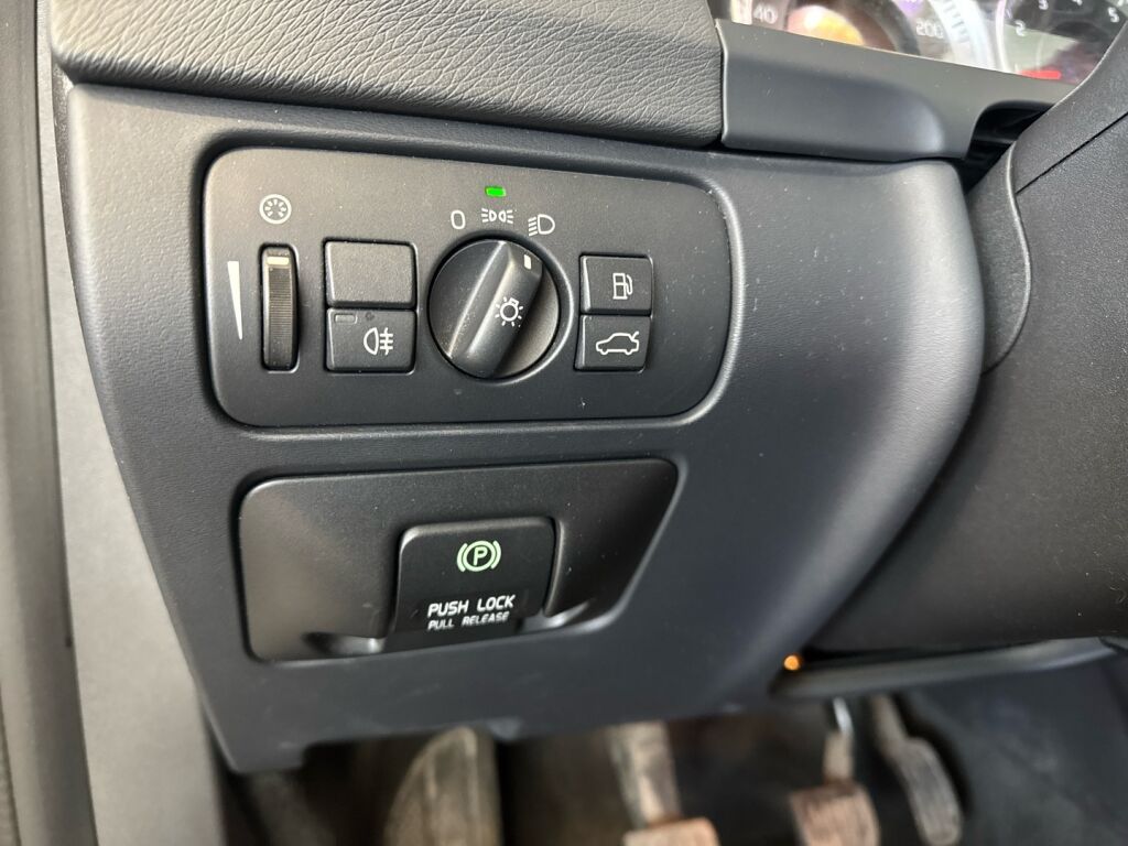 Volvo V60 2012 Ruskea (beige)