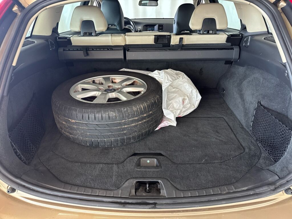 Volvo V60 2012 Ruskea (beige)