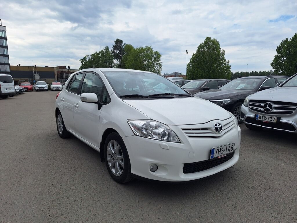 Toyota Auris 2011 Valkoinen