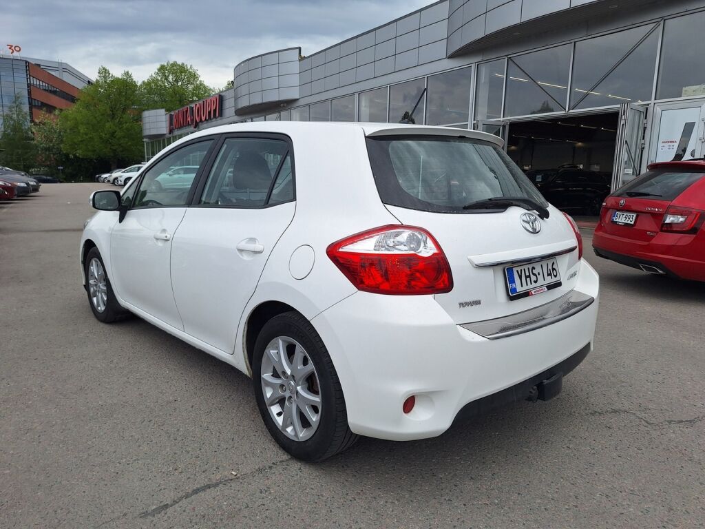 Toyota Auris 2011 Valkoinen