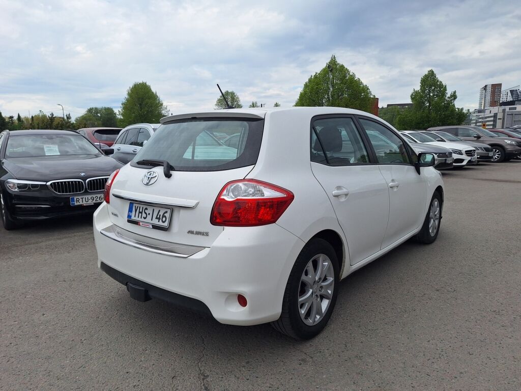 Toyota Auris 2011 Valkoinen
