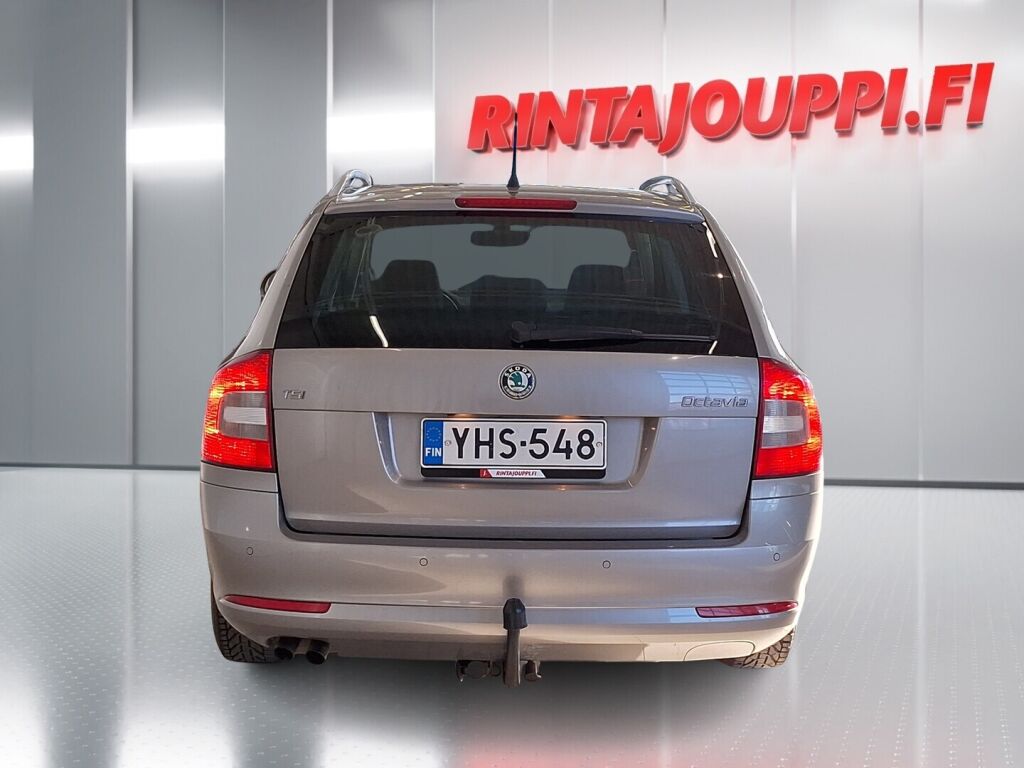 Skoda Octavia 2011 Ruskea (beige)