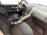 Toyota Auris 2011 Punainen