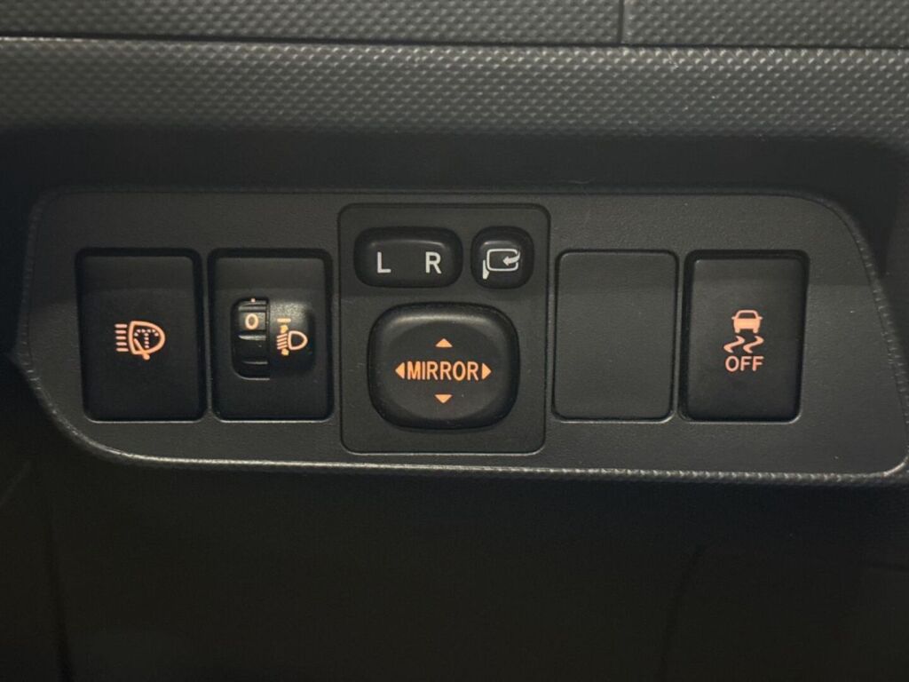 Toyota Auris 2011 Punainen