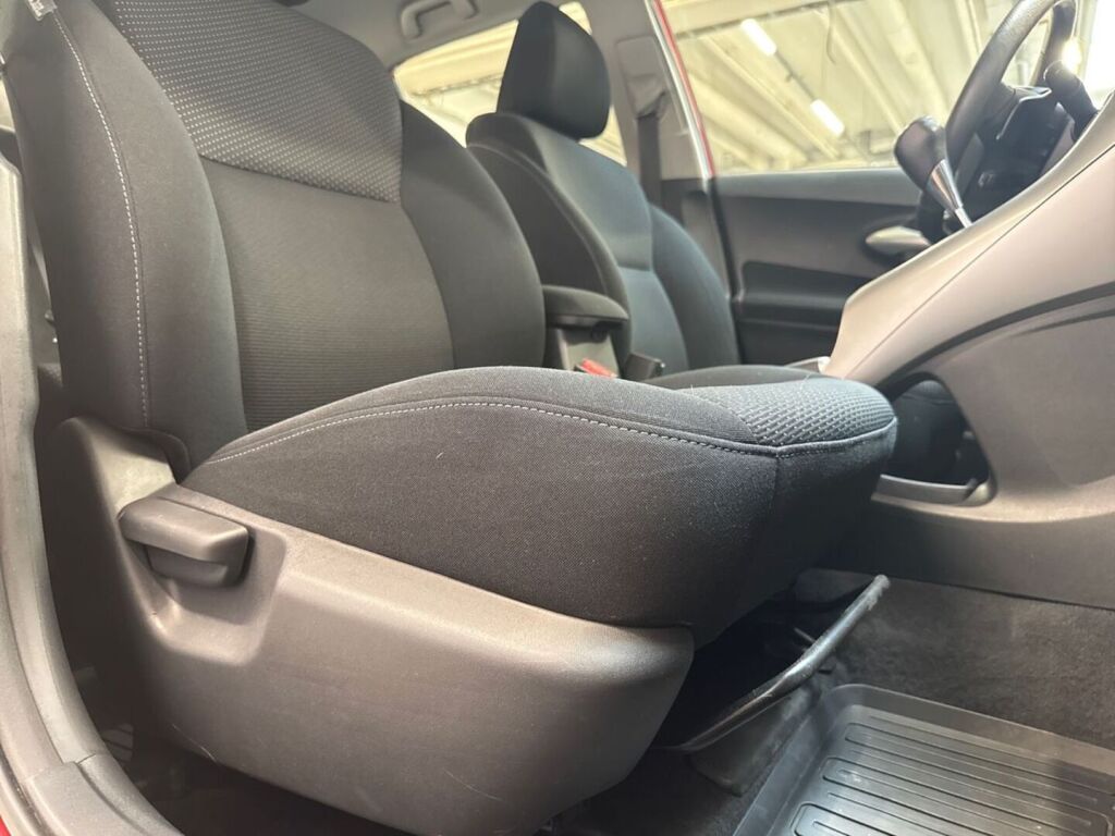 Toyota Auris 2011 Punainen