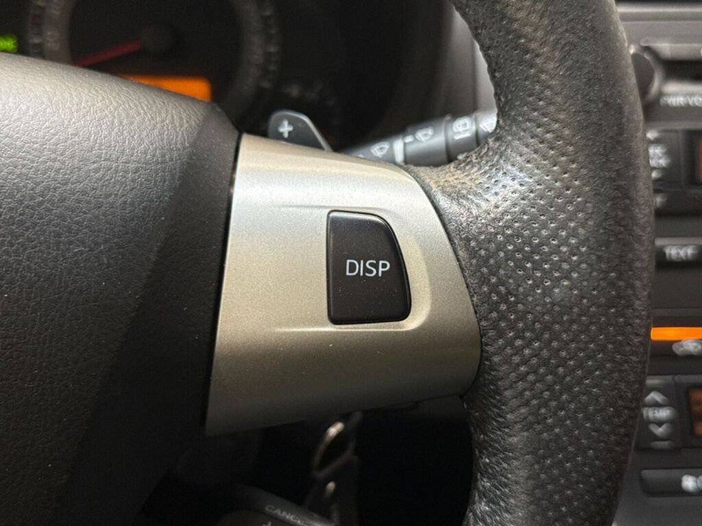 Toyota Auris 2011 Punainen