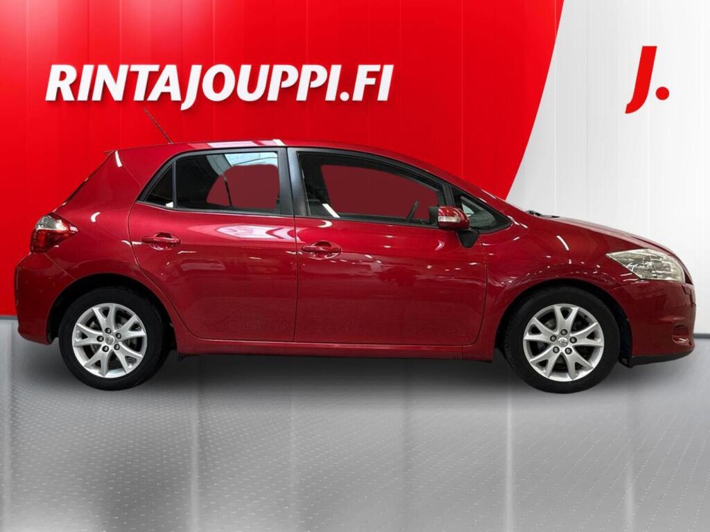 Toyota Auris 2011 Punainen