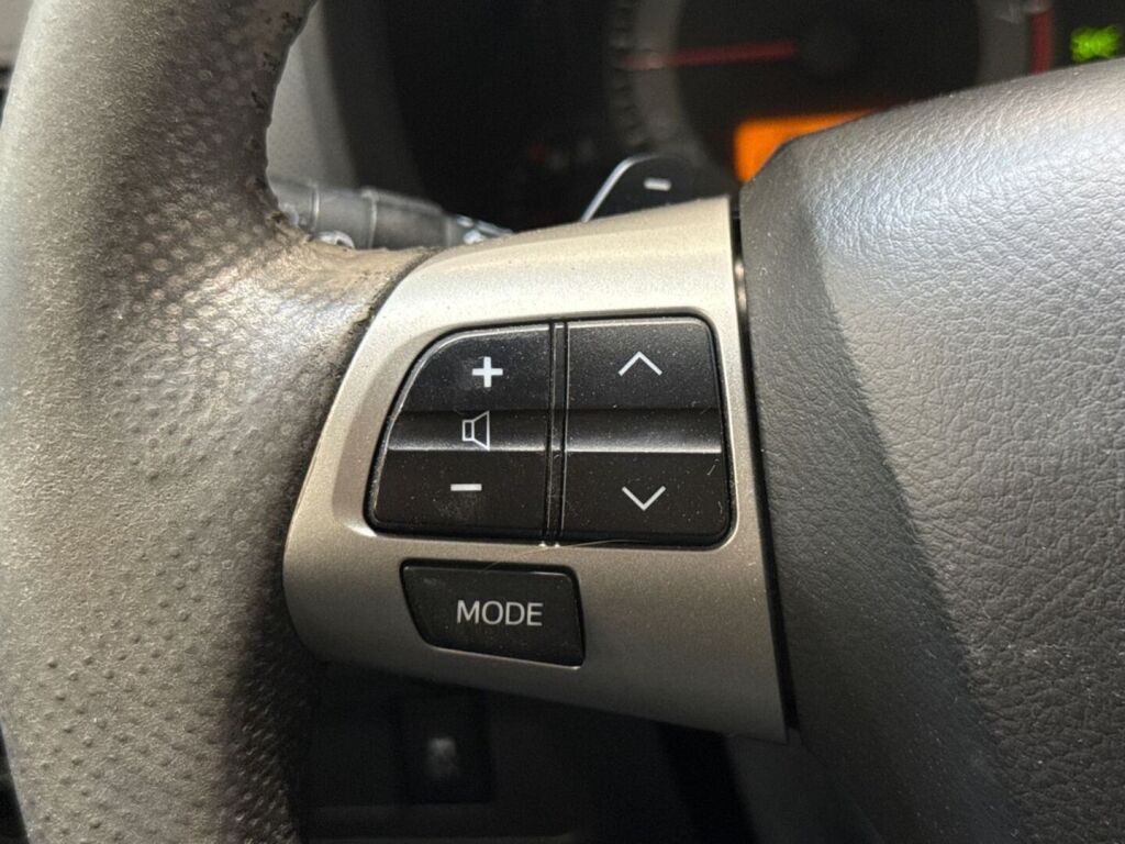 Toyota Auris 2011 Punainen