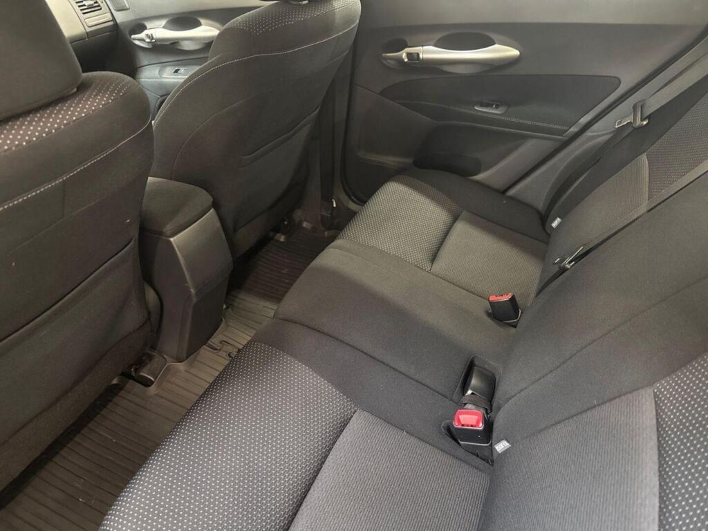 Toyota Auris 2011 Punainen