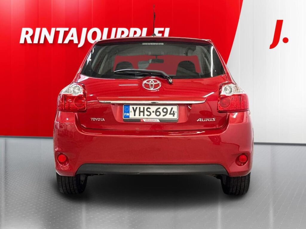 Toyota Auris 2011 Punainen