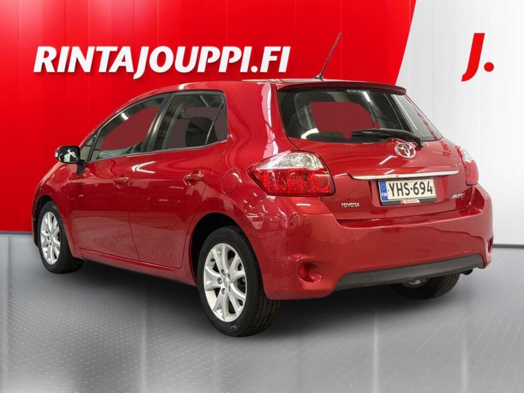 Toyota Auris 2011 Punainen