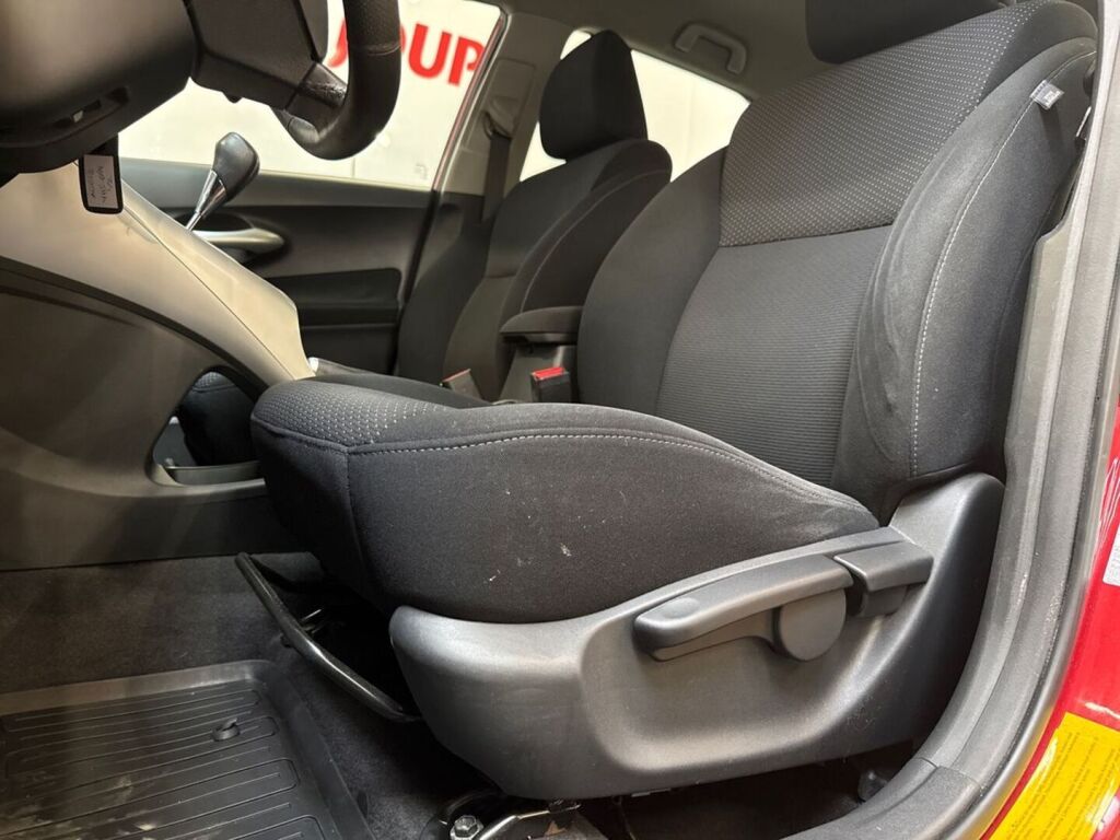 Toyota Auris 2011 Punainen