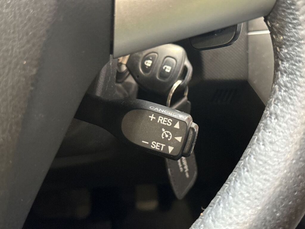 Toyota Auris 2011 Punainen