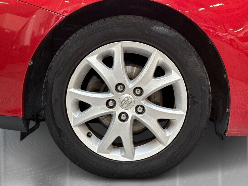 Toyota Auris 2011 Punainen