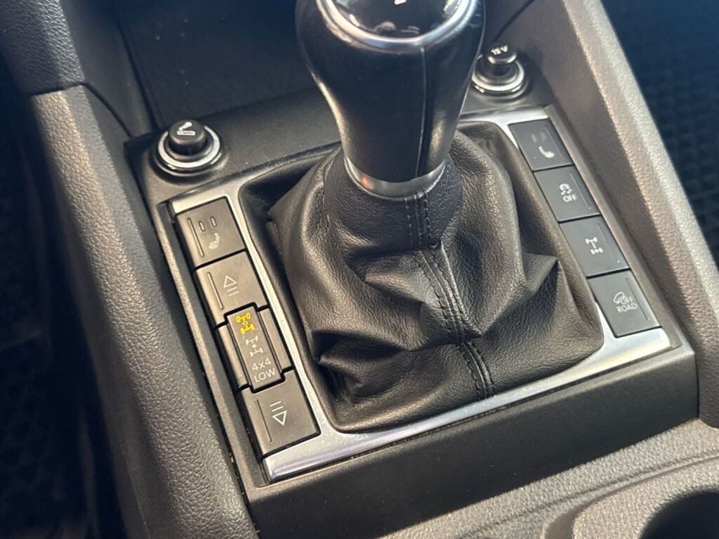Volkswagen Amarok 2011 Ruskea (beige)