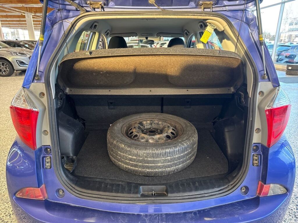 Toyota Verso-S 2011 Sininen