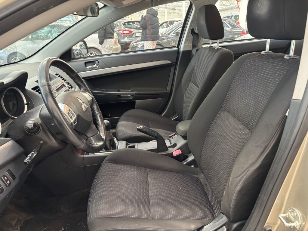 Mitsubishi Lancer 2011 Ruskea (beige)