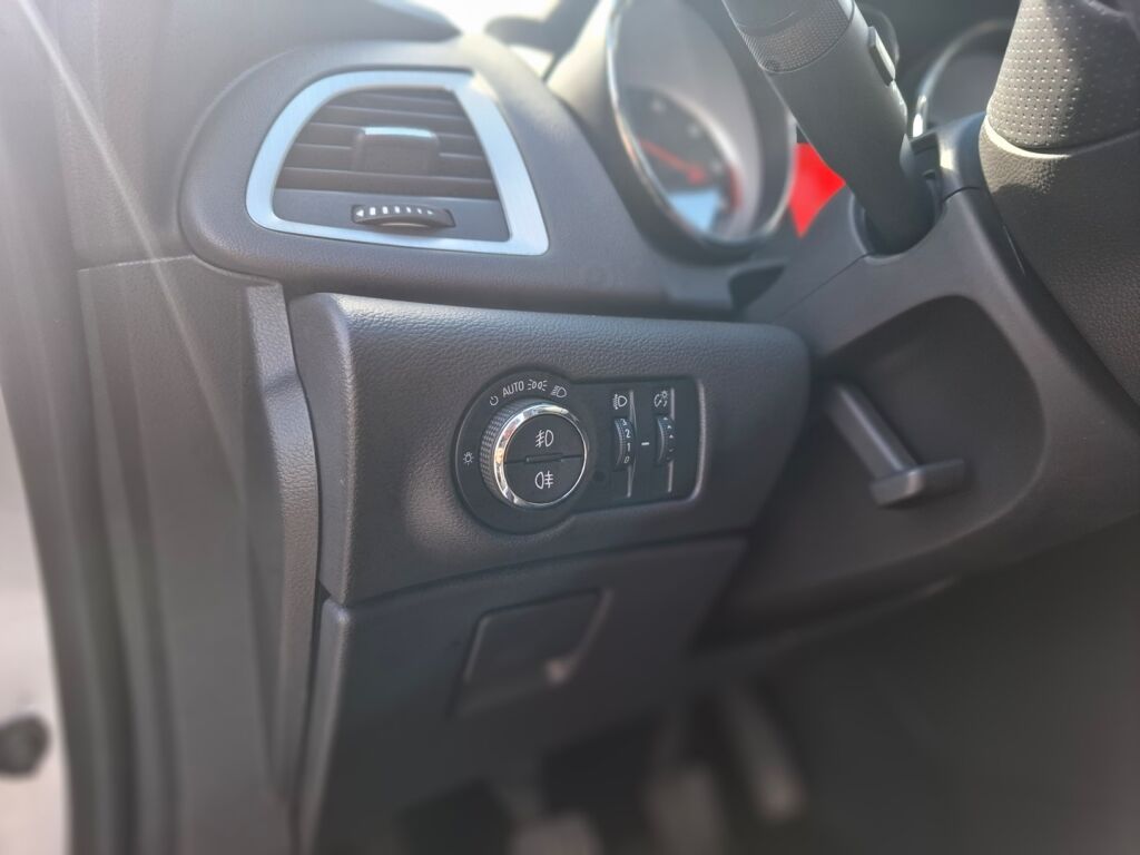 Opel Astra 2012 Hopea