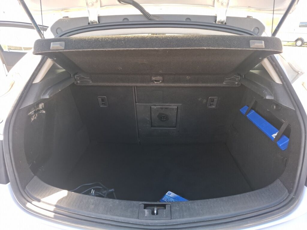 Opel Astra 2012 Hopea
