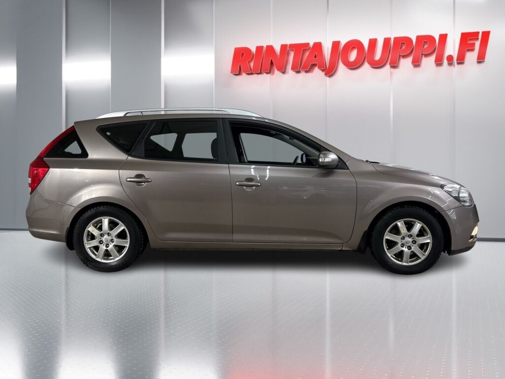 Kia Ceed 2012 Ruskea (beige)