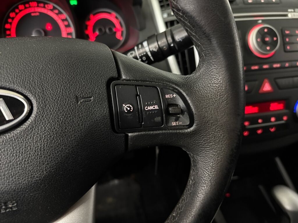 Kia Ceed 2012 Ruskea (beige)