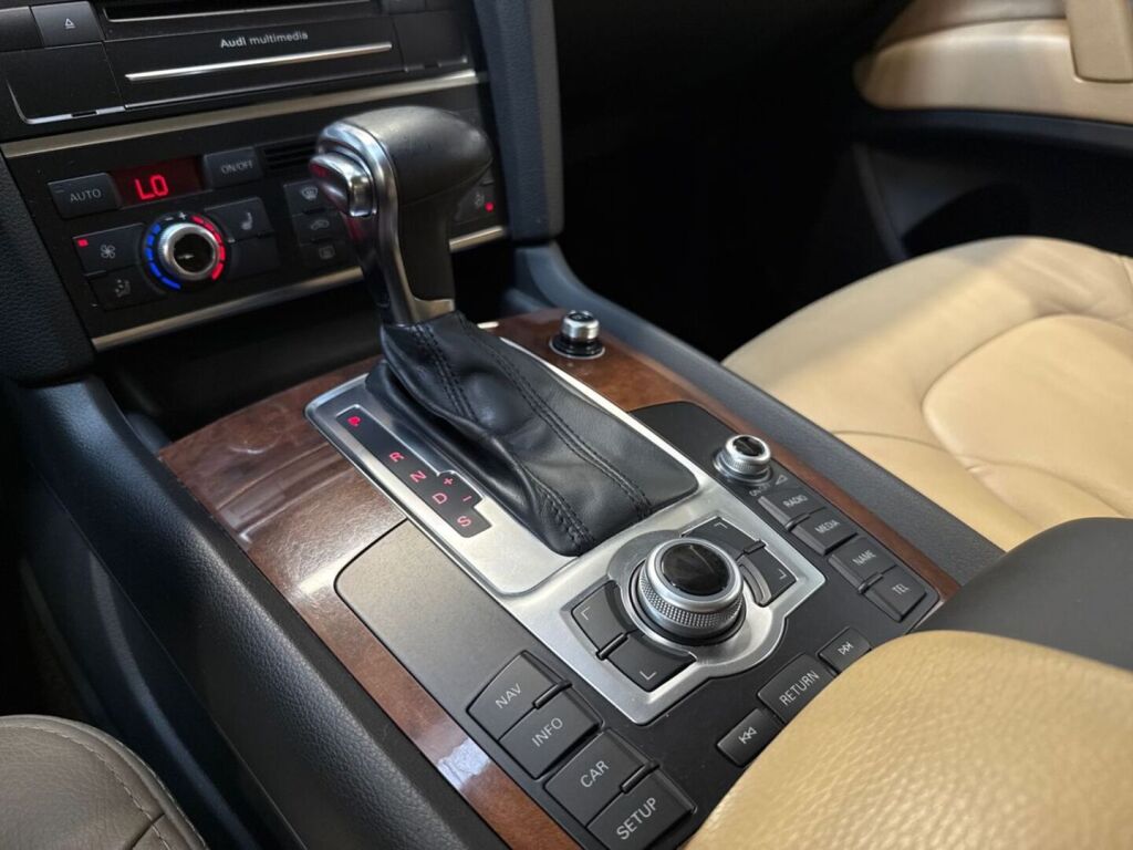 Audi Q7 2012 Valkoinen