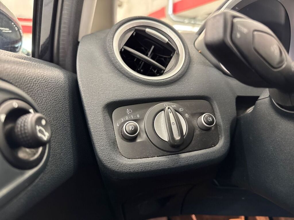 Ford Fiesta 2012 Musta