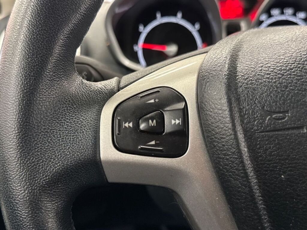 Ford Fiesta 2012 Musta