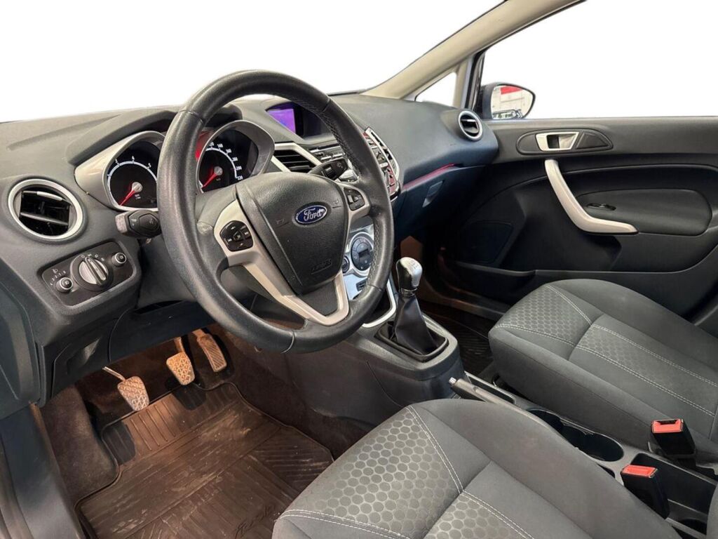 Ford Fiesta 2012 Musta