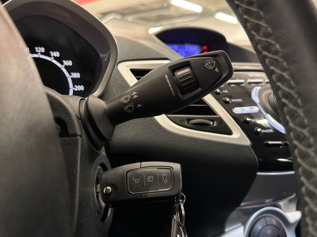 Ford Fiesta 2012 Musta