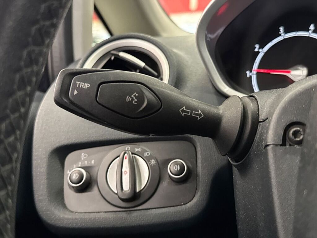 Ford Fiesta 2012 Musta