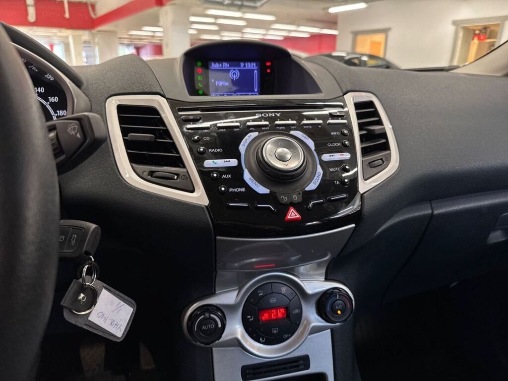 Ford Fiesta 2012 Musta