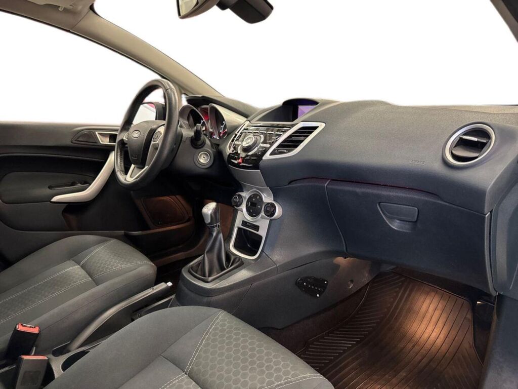 Ford Fiesta 2012 Musta