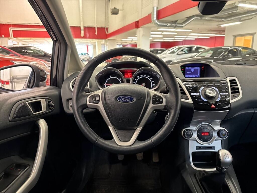 Ford Fiesta 2012 Musta