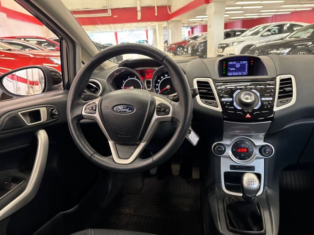 Ford Fiesta 2012 Musta