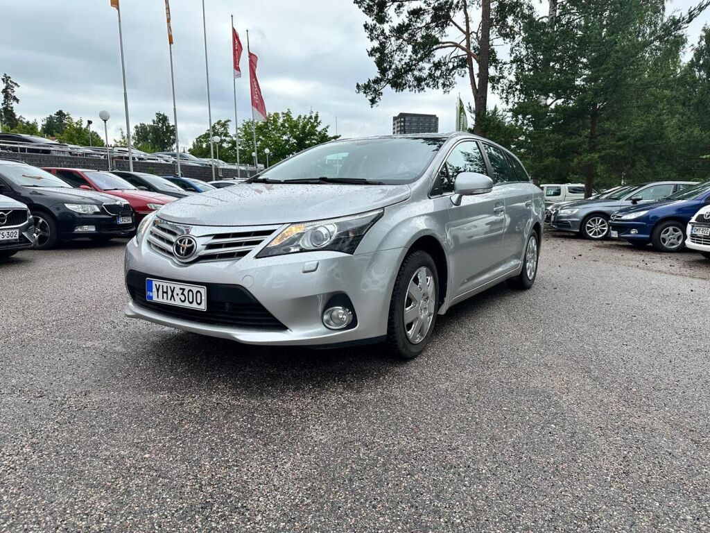 Toyota Avensis 2012 Hopea