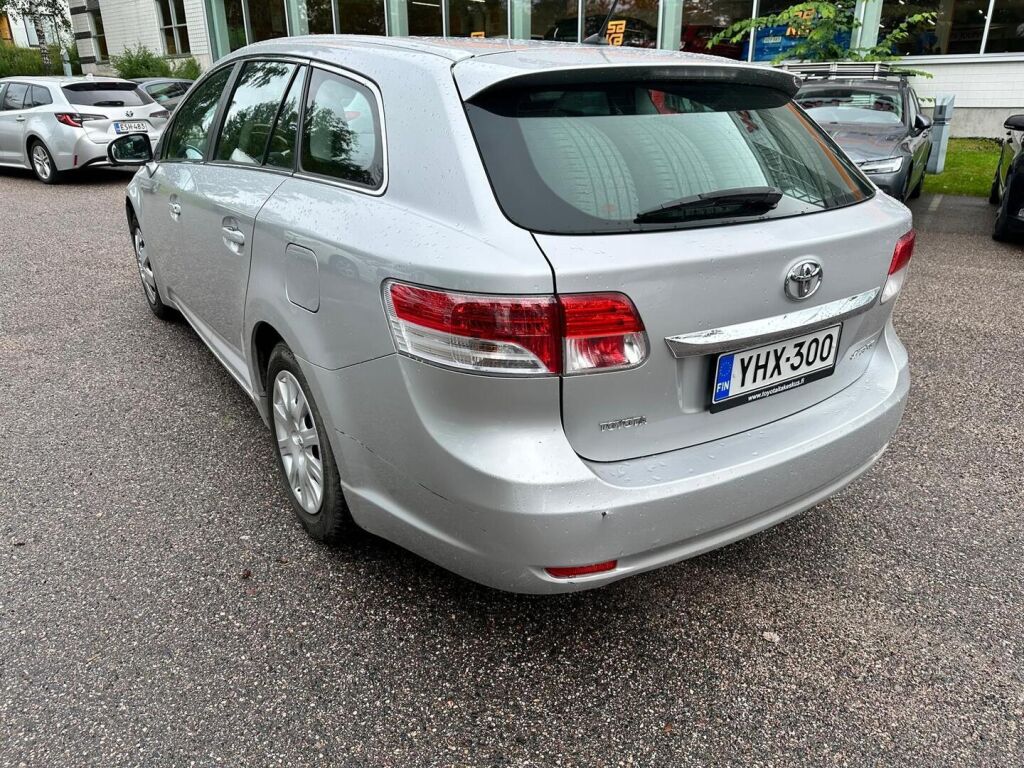 Toyota Avensis 2012 Hopea