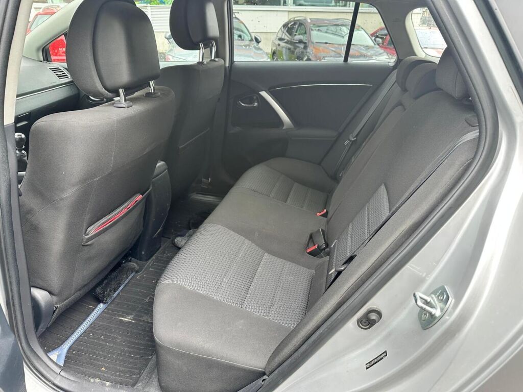 Toyota Avensis 2012 Hopea