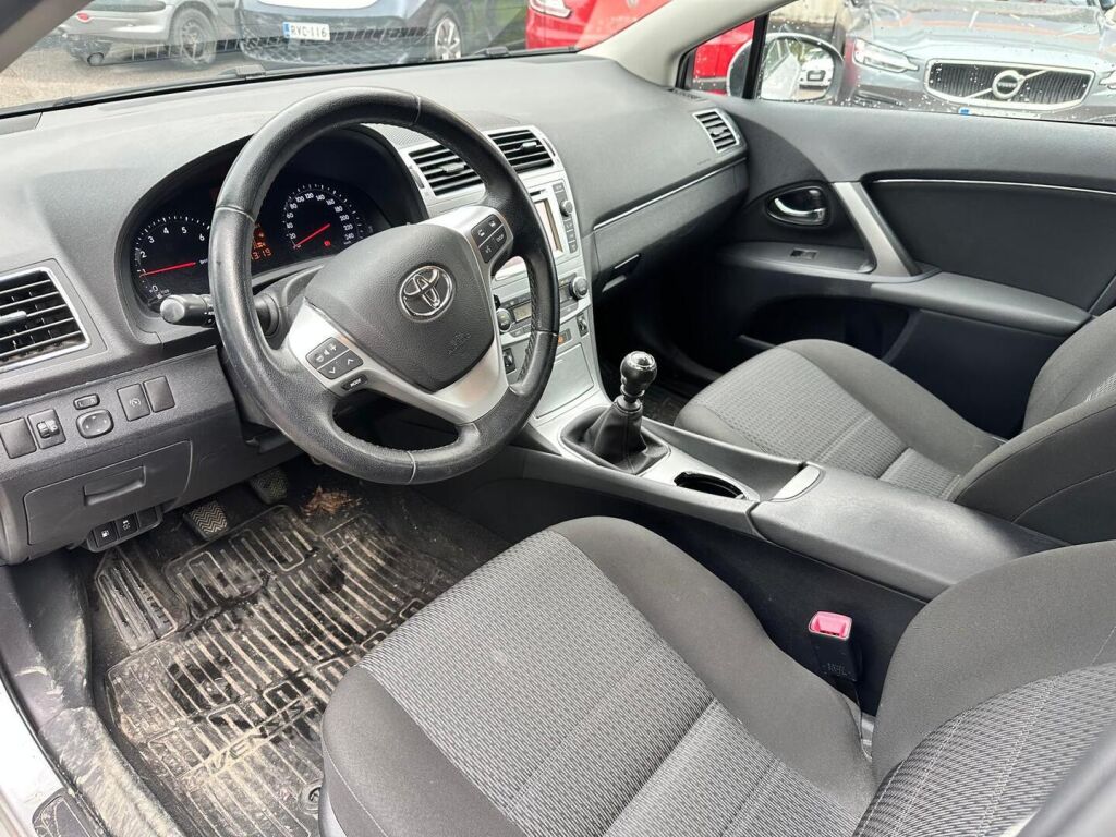 Toyota Avensis 2012 Hopea