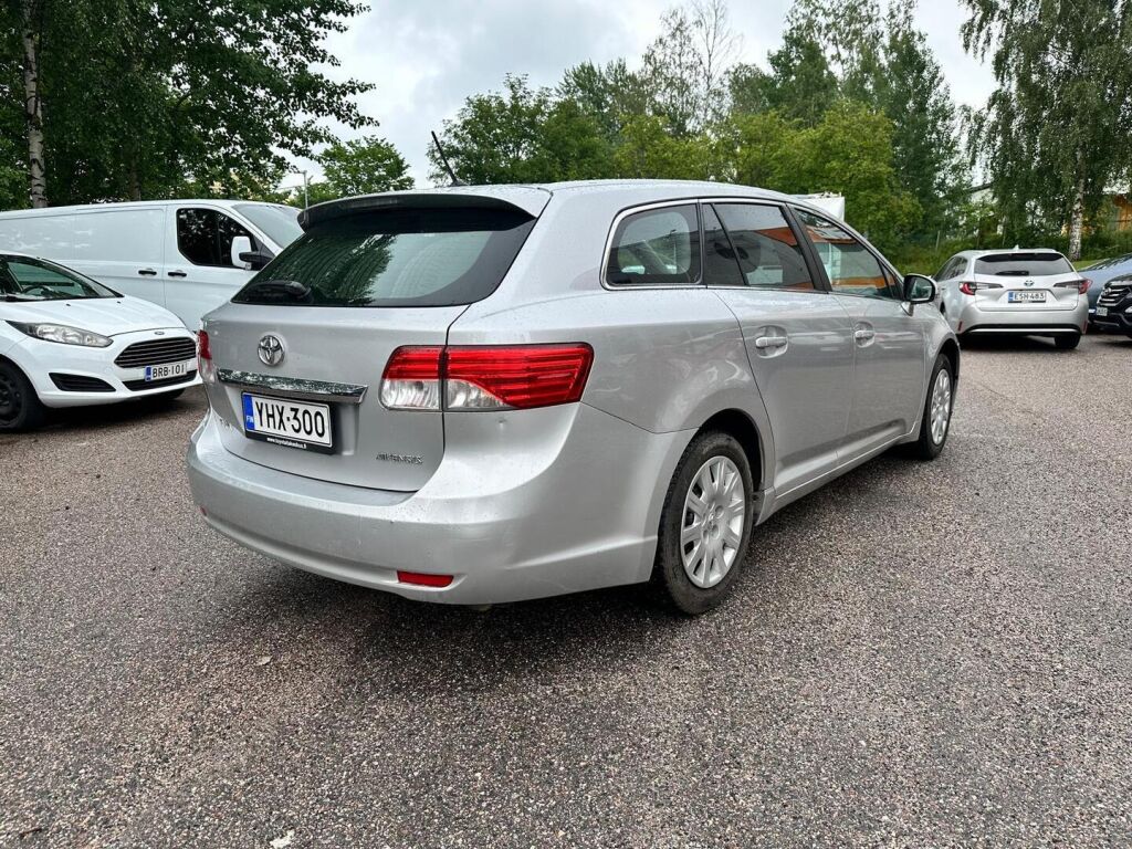Toyota Avensis 2012 Hopea